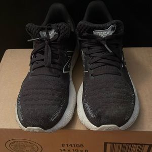 Black New Balance size 8 women's sneakers.